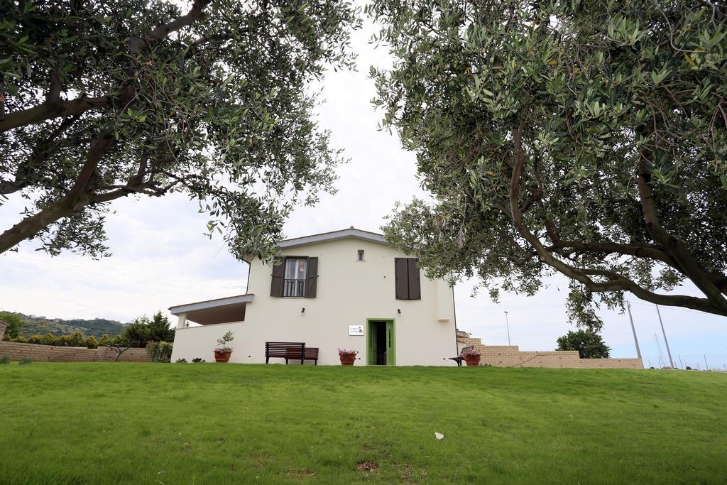 Bed And Breakfast Country Cottage Civitavecchia Exterior photo